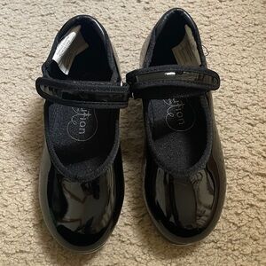 Revolution dancewear kids black patent Tap shoes, size 10A